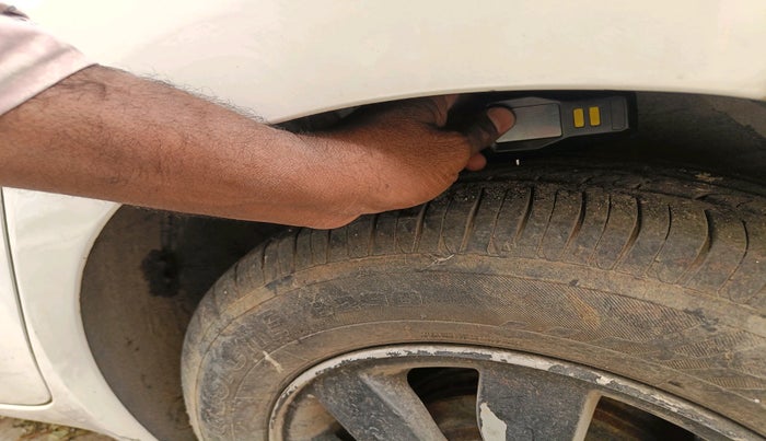 2013 Hyundai i20 ASTA 1.2, Petrol, Manual, 1,12,908 km, tyre