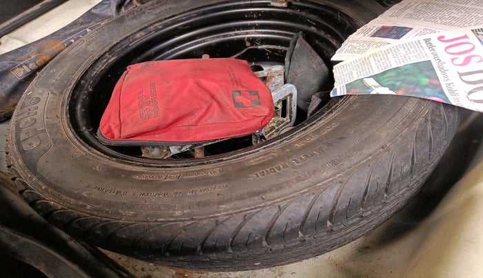 2013 Hyundai i20 ASTA 1.2, Petrol, Manual, 1,12,908 km, tyre