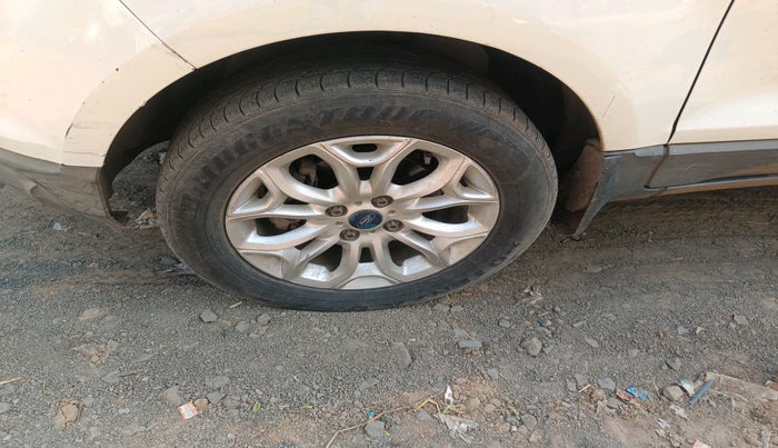 2016 Ford Ecosport TITANIUM 1.5L PETROL, Petrol, Manual, 1,04,685 km, tyre