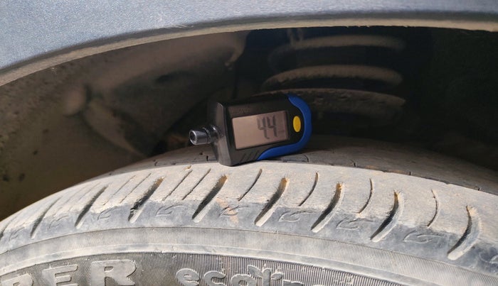 2021 Mahindra XUV300 W6 1.2 PETROL, Petrol, Manual, 38,755 km, tyre