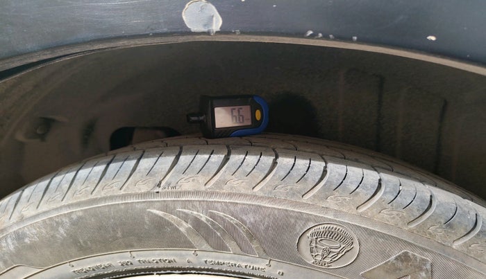 2021 Mahindra XUV300 W6 1.2 PETROL, Petrol, Manual, 38,755 km, tyre