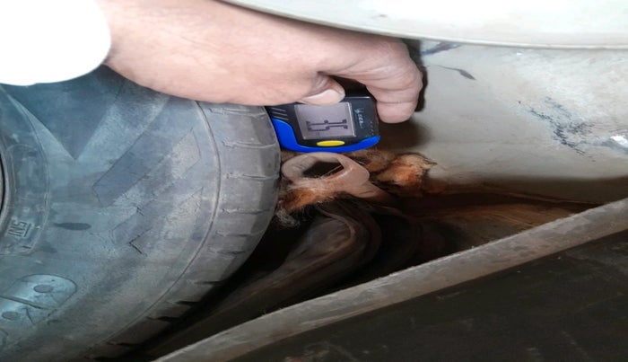 2013 Hyundai i10 MAGNA 1.1, Petrol, Manual, 1,00,197 km, tyre