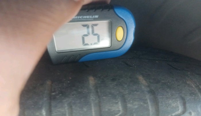 2012 Nissan Sunny XV DIESEL, Diesel, Manual, 1,34,164 km, tyre