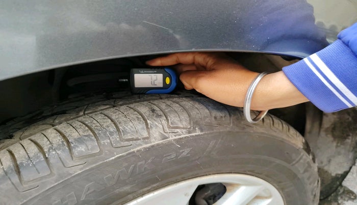 2016 Toyota Innova Crysta 2.7 VX 7 STR, Petrol, Manual, 36,389 km, tyre