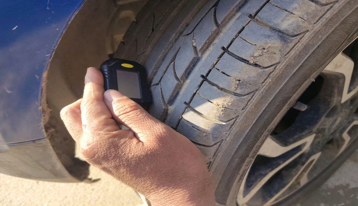 2018 Ford Ecosport TITANIUM 1.5L SIGNATURE EDITION (SUNROOF) DIESEL, Diesel, Manual, 1,23,792 km, tyre