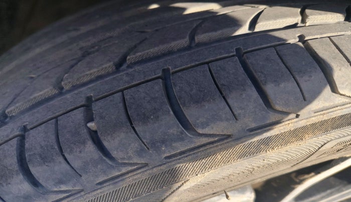 2018 Ford Ecosport TITANIUM 1.5L SIGNATURE EDITION (SUNROOF) DIESEL, Diesel, Manual, 1,23,792 km, tyre