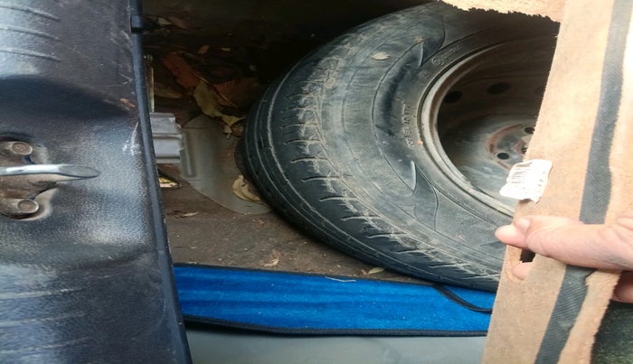 2012 Hyundai Verna FLUIDIC 1.4 VTVT, Petrol, Manual, 79,962 km, tyre