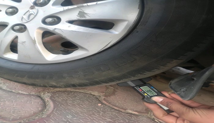 2013 Hyundai i10 SPORTZ 1.2, Petrol, Manual, 47,058 km, tyre