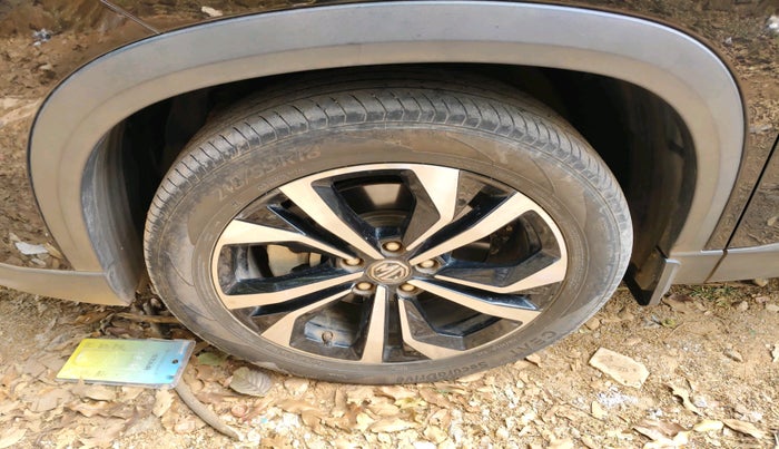 2024 MG HECTOR PLUS SHARP PRO 2.0 TURBO DIESEL 6 STR, Diesel, Manual, 33,694 km, tyre