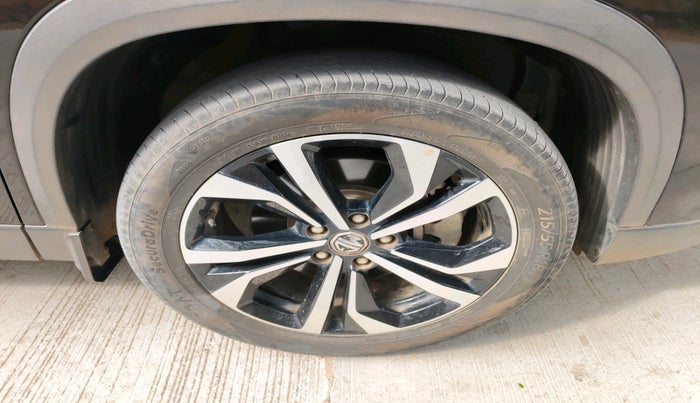 2024 MG HECTOR PLUS SHARP PRO 2.0 TURBO DIESEL 6 STR, Diesel, Manual, 33,694 km, tyre