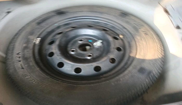 2013 Maruti Swift Dzire VDI, Diesel, Manual, 1,29,221 km, tyre