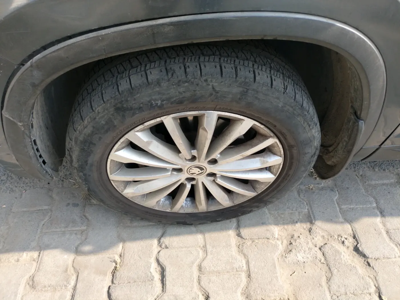 2017 Skoda Kodiaq STYLE 2.0 TDI 4X4 AT, Diesel, Automatic, 1,30,000 km, tyre