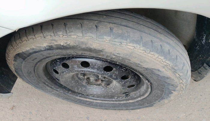 2020 Maruti Dzire VDI, Diesel, Manual, 1,16,438 km, tyre