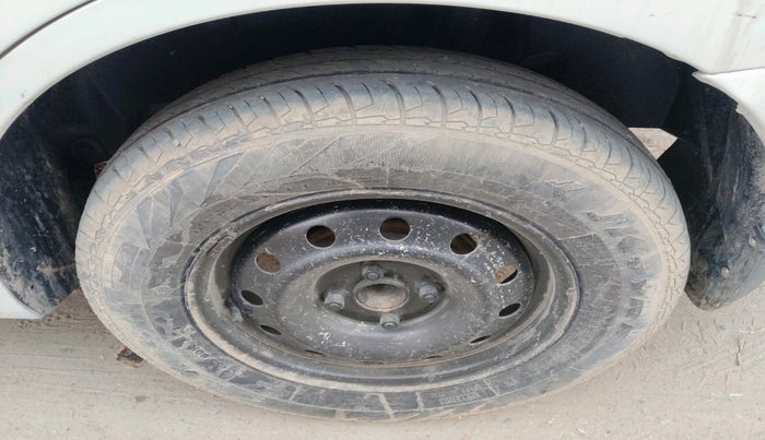 2020 Maruti Dzire VDI, Diesel, Manual, 1,16,438 km, tyre