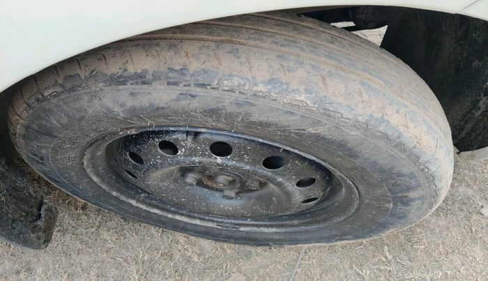 2020 Maruti Dzire VDI, Diesel, Manual, 1,16,438 km, tyre