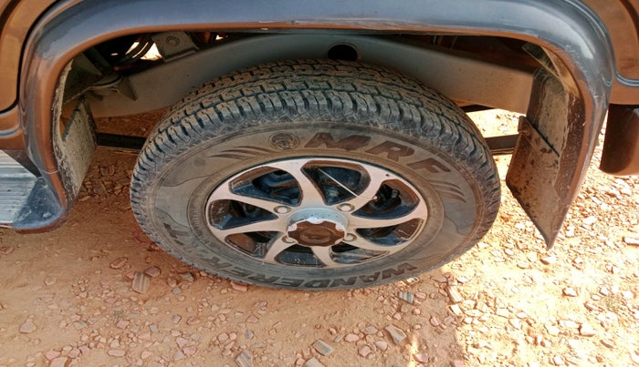 2015 Mahindra Bolero SLX BS-III, Diesel, Manual, 1,23,129 km, tyre