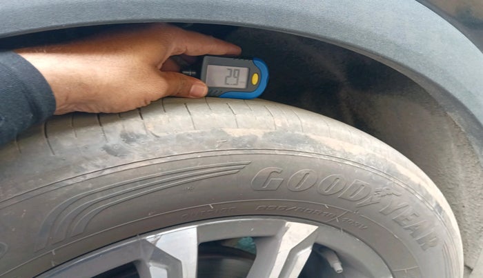 2024 Mahindra XUV700 AX 7 LUXURY D AT 7 STR, Diesel, Automatic, 33,867 km, tyre