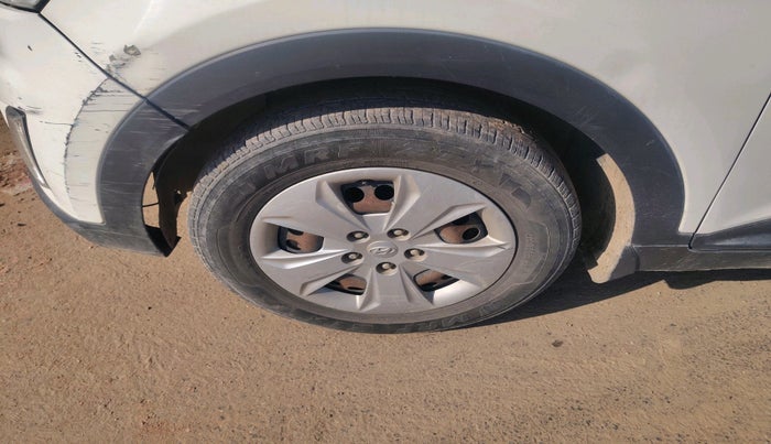 2017 Hyundai Creta BASE 1.4 DIESEL, Diesel, Manual, 1,65,119 km, tyre