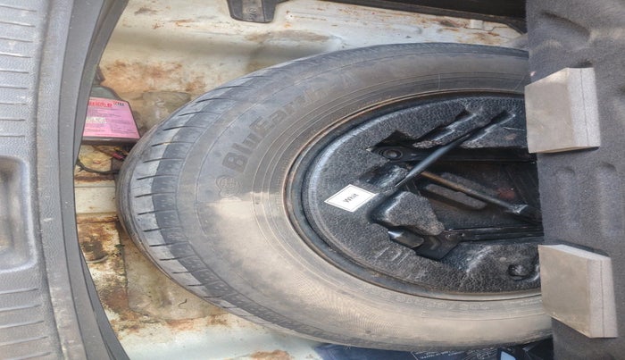 2017 Hyundai Creta BASE 1.4 DIESEL, Diesel, Manual, 1,65,119 km, tyre