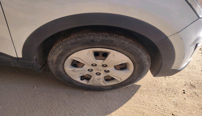 2017 Hyundai Creta BASE 1.4 DIESEL, Diesel, Manual, 1,65,119 km, tyre