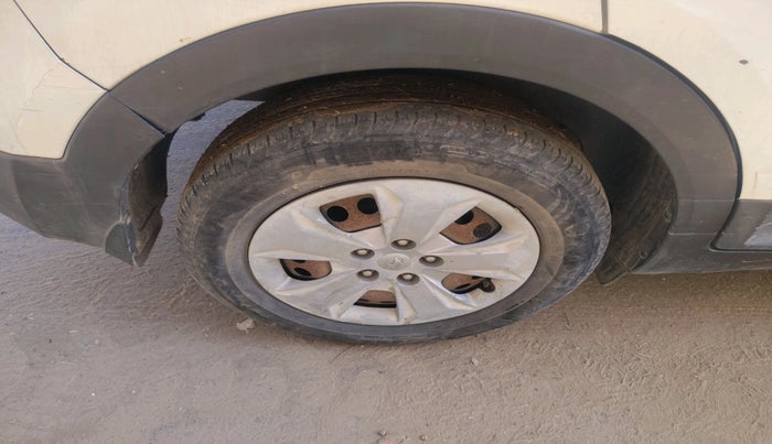 2017 Hyundai Creta BASE 1.4 DIESEL, Diesel, Manual, 1,65,119 km, tyre