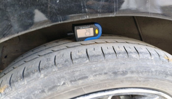 2011 Hyundai Verna FLUIDIC 1.6 VTVT EX, Petrol, Manual, 1,04,964 km, tyre