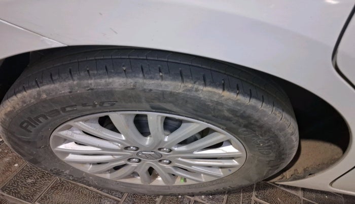 2022 Maruti Dzire ZXI CNG, Petrol, Manual, 92,559 km, tyre