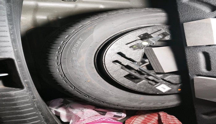 2016 Hyundai Creta SX PLUS AT 1.6 DIESEL, Diesel, Automatic, 1,05,239 km, tyre