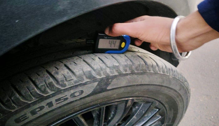 2021 Maruti XL6 ALPHA AT, Petrol, Automatic, 26,185 km, tyre