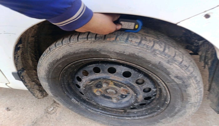 2014 Maruti Wagon R 1.0 VXI, Petrol, Manual, 2,88,683 km, tyre