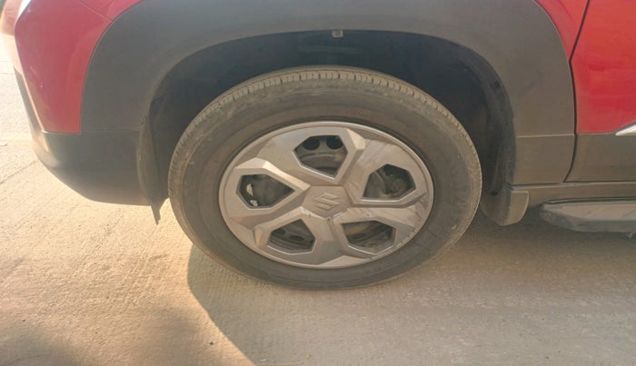 2024 Maruti BREZZA VXI S-CNG, Petrol, Manual, 13,304 km, tyre