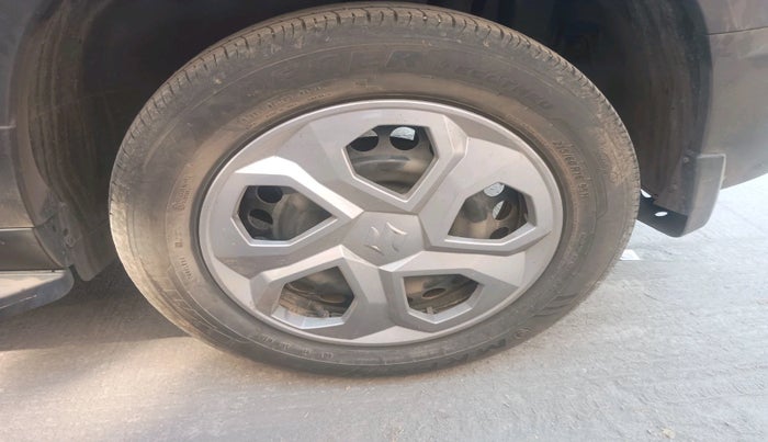 2024 Maruti BREZZA VXI S-CNG, Petrol, Manual, 13,304 km, tyre