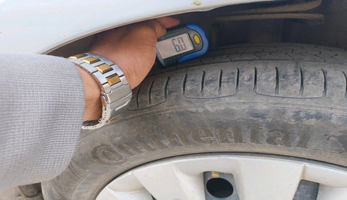 2015 Toyota Etios G, Petrol, Manual, 1,85,352 km, tyre