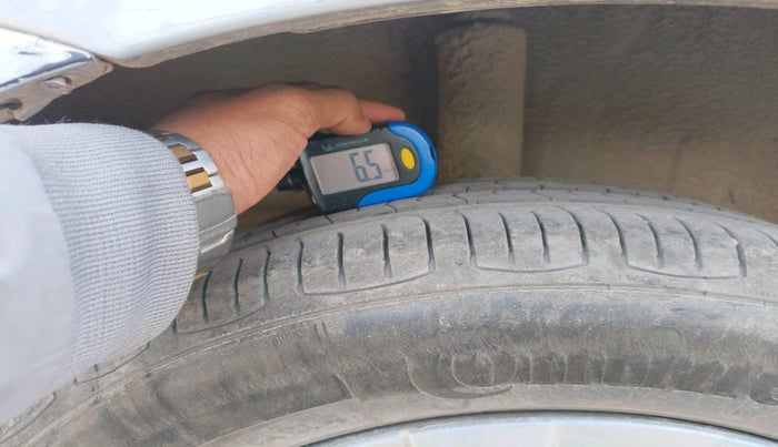 2015 Toyota Etios G, Petrol, Manual, 1,85,352 km, tyre