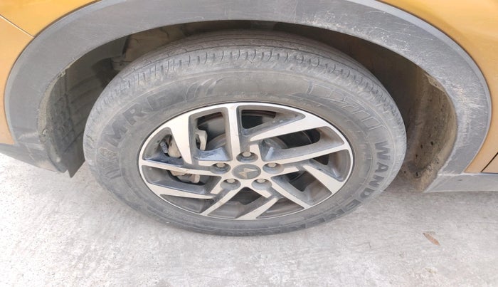 2022 Mahindra XUV300 W8 (O) 1.2 PETROL, Petrol, Manual, 26,831 km, tyre