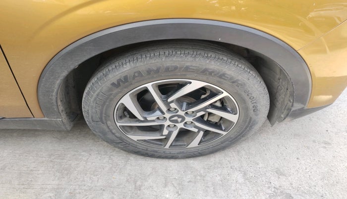 2022 Mahindra XUV300 W8 (O) 1.2 PETROL, Petrol, Manual, 26,831 km, tyre