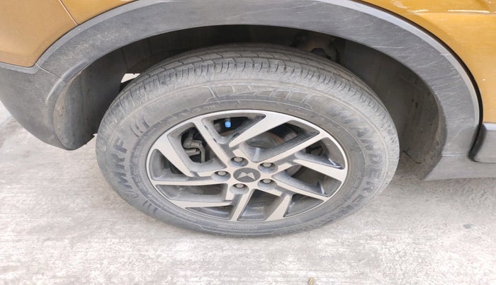 2022 Mahindra XUV300 W8 (O) 1.2 PETROL, Petrol, Manual, 26,831 km, tyre