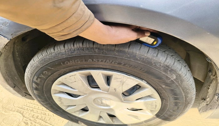 2014 Maruti Swift VXI, Petrol, Manual, 92,894 km, tyre