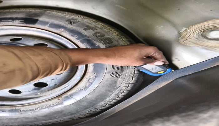 2014 Maruti Swift VXI, Petrol, Manual, 92,894 km, tyre