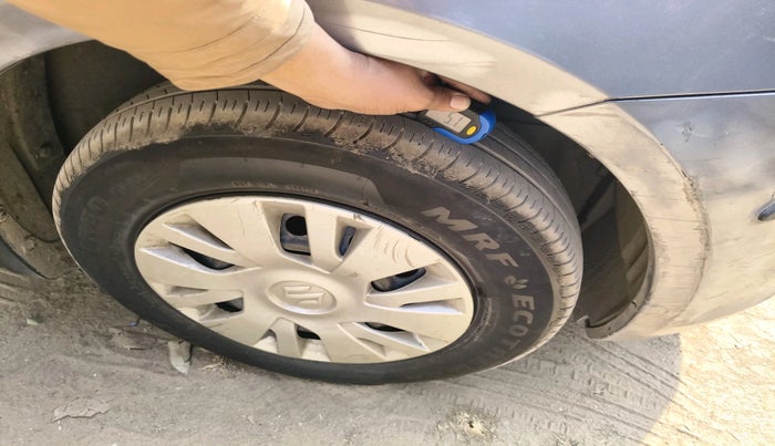 2014 Maruti Swift VXI, Petrol, Manual, 92,894 km, tyre