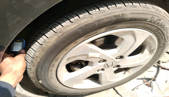 2017 Honda City 1.5L I-VTEC V MT, Petrol, Manual, 1,06,636 km, tyre