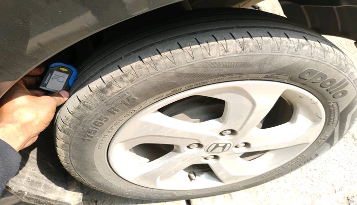 2017 Honda City 1.5L I-VTEC V MT, Petrol, Manual, 1,06,636 km, tyre