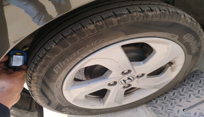 2017 Honda City 1.5L I-VTEC V MT, Petrol, Manual, 1,06,636 km, tyre