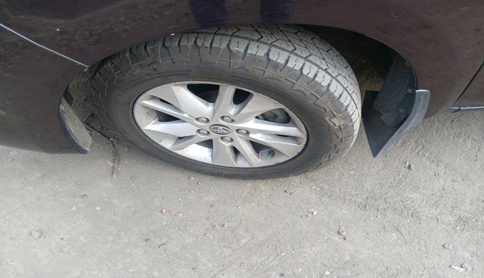 2018 Toyota Innova Crysta 2.4 VX 8 STR, Diesel, Manual, 1,65,647 km, tyre