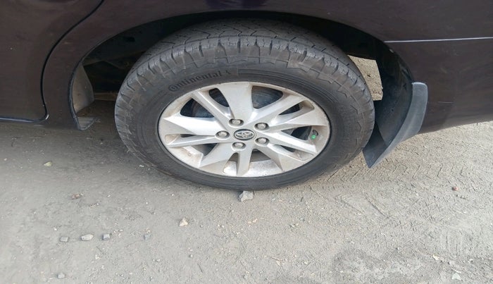 2018 Toyota Innova Crysta 2.4 VX 8 STR, Diesel, Manual, 1,65,647 km, tyre