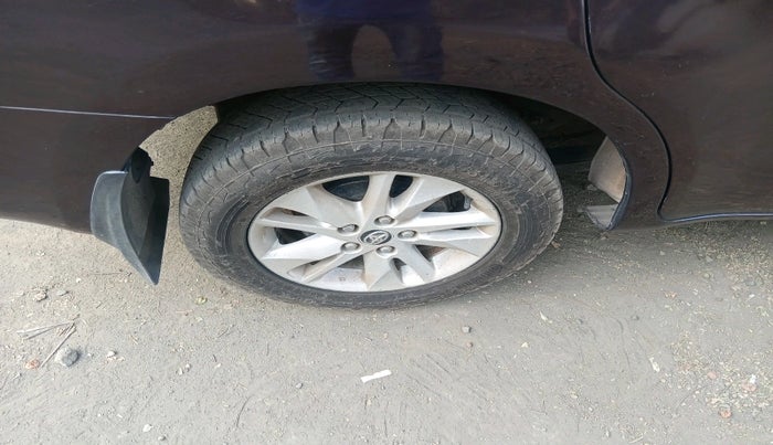 2018 Toyota Innova Crysta 2.4 VX 8 STR, Diesel, Manual, 1,65,647 km, tyre