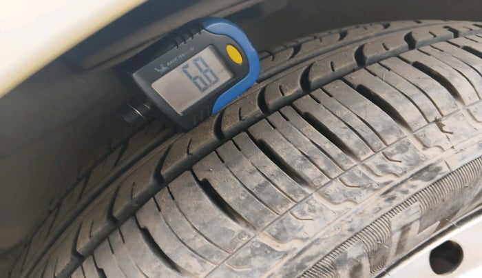 2011 Maruti Swift LXI, Petrol, Manual, 41,394 km, tyre