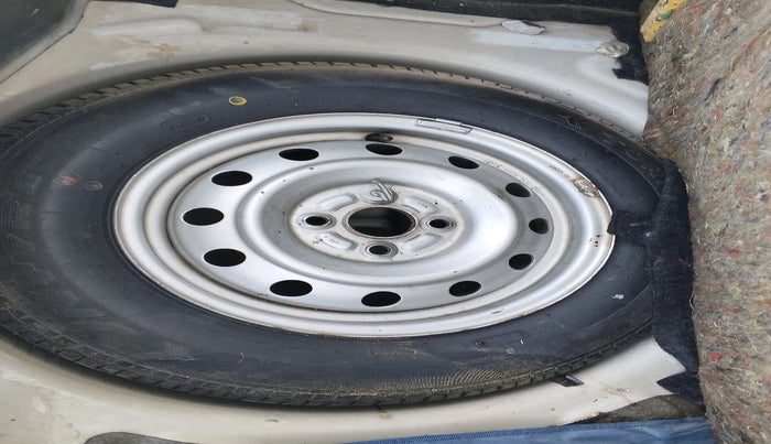 2011 Maruti Swift LXI, Petrol, Manual, 41,394 km, tyre