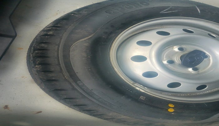 2021 Maruti Dzire LXI, Petrol, Manual, 31,367 km, tyre