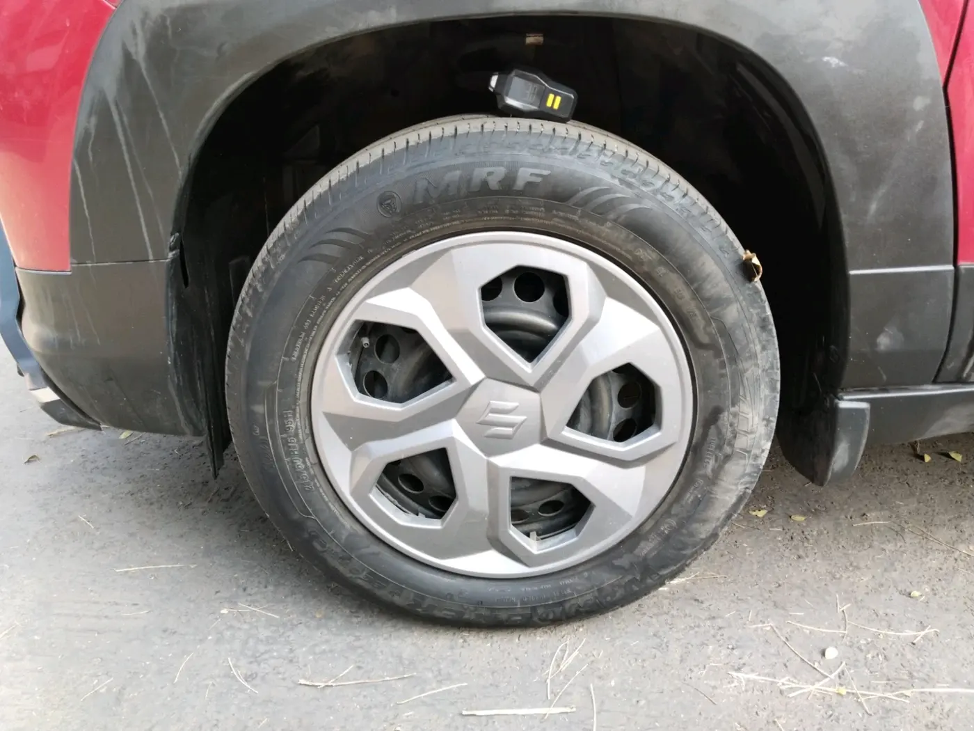 2023 Maruti BREZZA LXI S- CNG, Petrol, Manual, 60,098 km, tyre